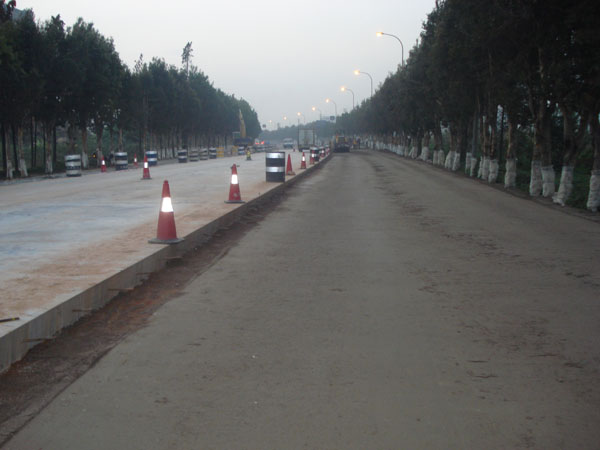 米兰体育网页版南三公路道路维修工程