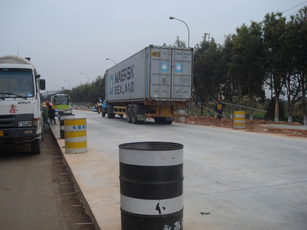 米兰体育网页版南三公路道路维修工程